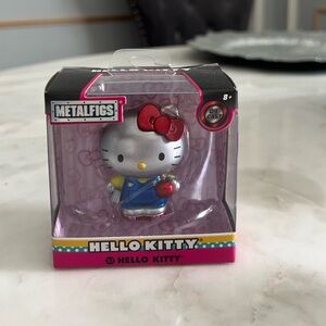 BRAND NEW HELLO KITTY MINI FIGURE